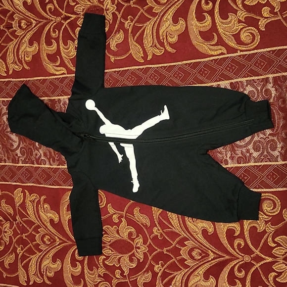 Two newborn Jordan/Nike onesies - Picture 1 of 2